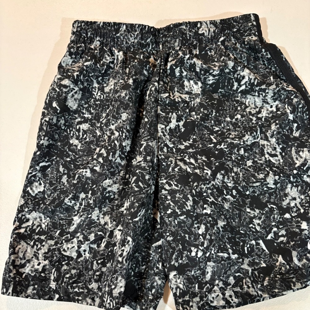 Nike Kids Dri-Fit Marble Print Athletic Shorts Black White Large 1451